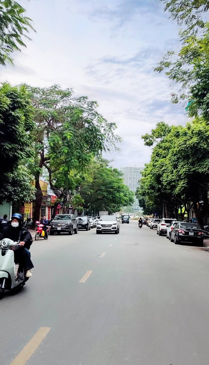 Căn hộ Phố Trạm Long Biên 75m² giá 18 tỷ - Đầu tư sinh lời ngay!