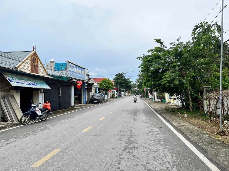 Đất vàng Quảng Trạch 180m² giá chỉ 2.1 tỷ - Cơ hội đầu tư tuyệt vời!