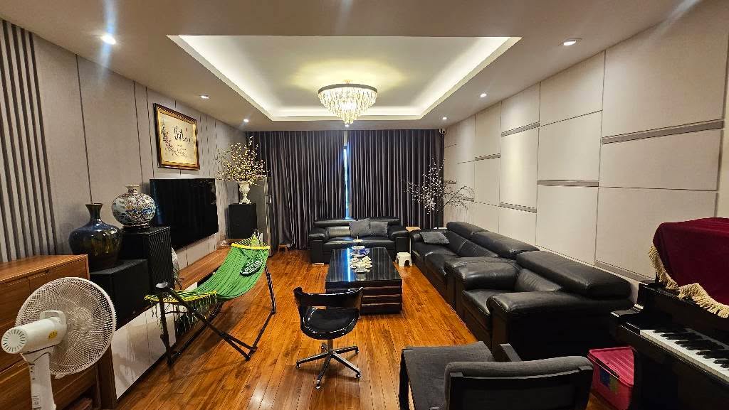 Nhà phân lô Trịnh Văn Bô 93m² giá 17.1 tỷ - Thiết kế hiện đại, thang máy tiện nghi!