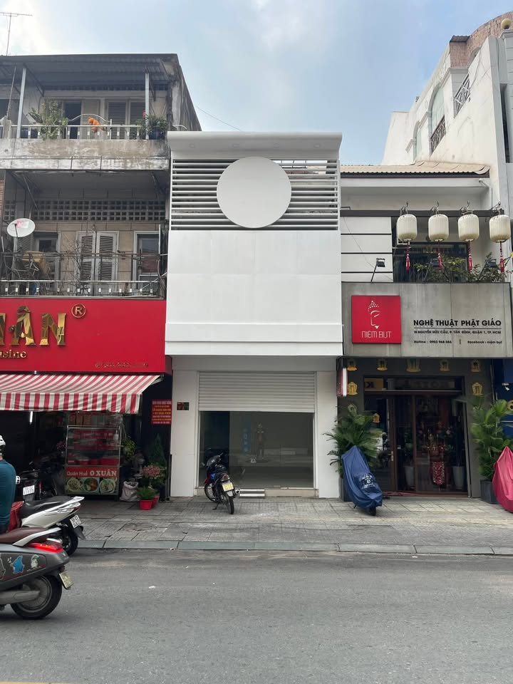 Nhà mặt tiền Nguyễn Hữu Cầu, Tân Định 76m² giá 65 triệu - Thích hợp làm văn phòng, showroom!