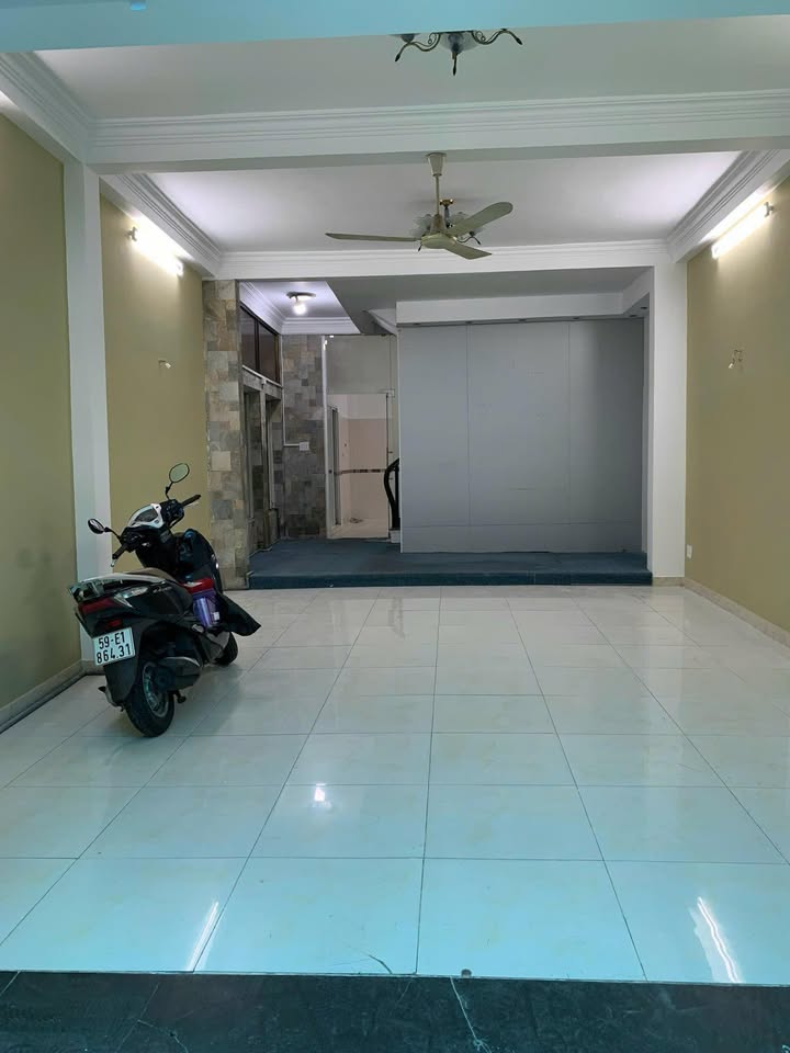 Nhà nguyên căn Đặng Văn Ngữ, Phú Nhuận 70m² giá 18 triệu - Không gian thoáng mát, phù hợp gia đình!