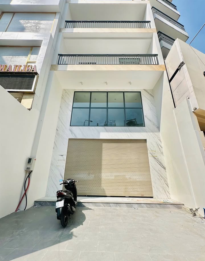 Cho thuê nhà mặt tiền Trần Huy Liệu, Phú Nhuận 104m² - Thiết kế hiện đại, tiện nghi đầy đủ!