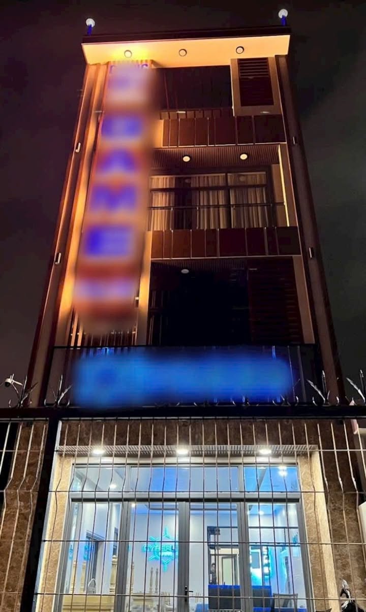 Cho thuê FrontHouse Hóc Môn 132m² giá 30 triệu - Thang máy và sân rộng rãi!