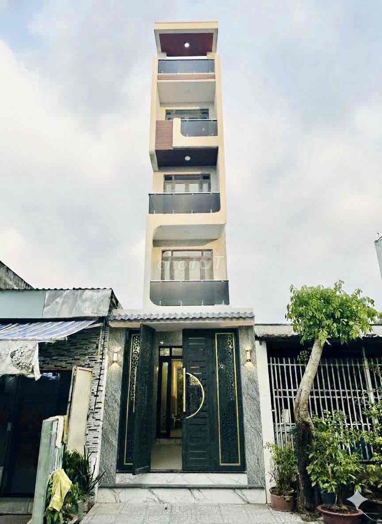 Nhà mới xây 5 tầng mặt tiền Dã Tượng P10 Q8 - Giá 10.8 tỷ, sẵn sàng vào ở!