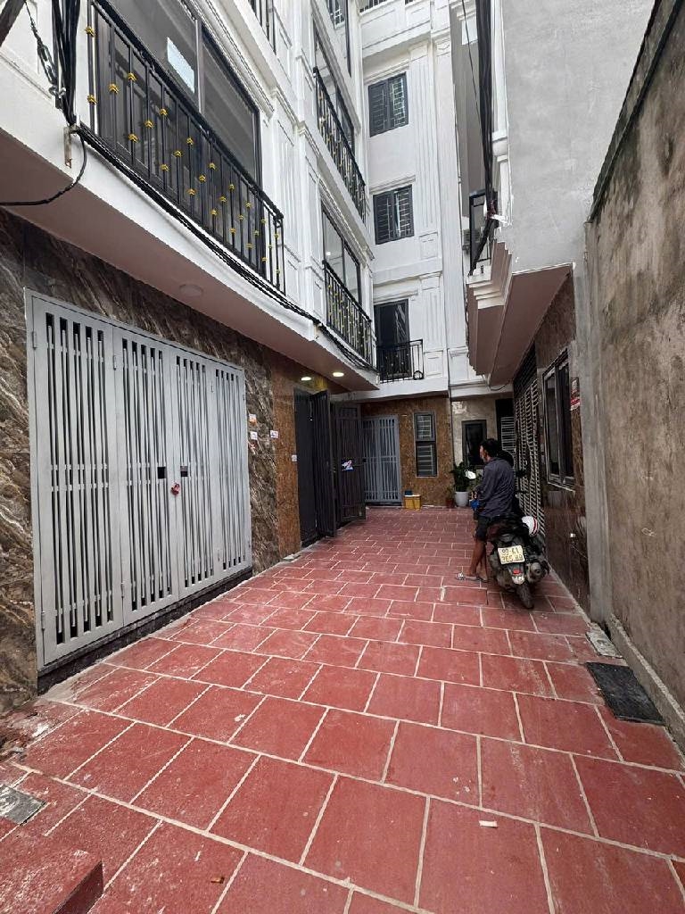 Bán nhà 5 tầng mới tinh tại Đông La, Hoài Đức 30m² giá 5.35 tỷ - Sẵn sàng vào ở!