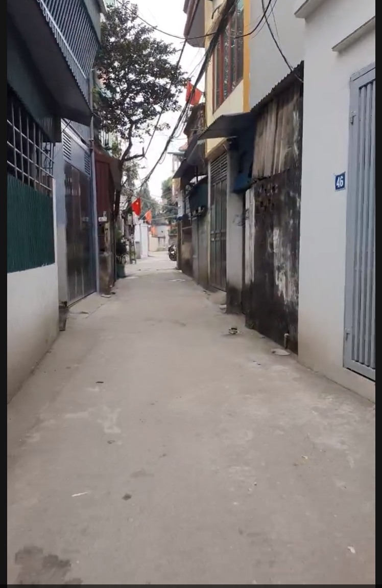 Đất nền Giang Biên 30.4m² giá 3.3 tỷ - Sổ đỏ chính chủ, ô tô vào tận đất!