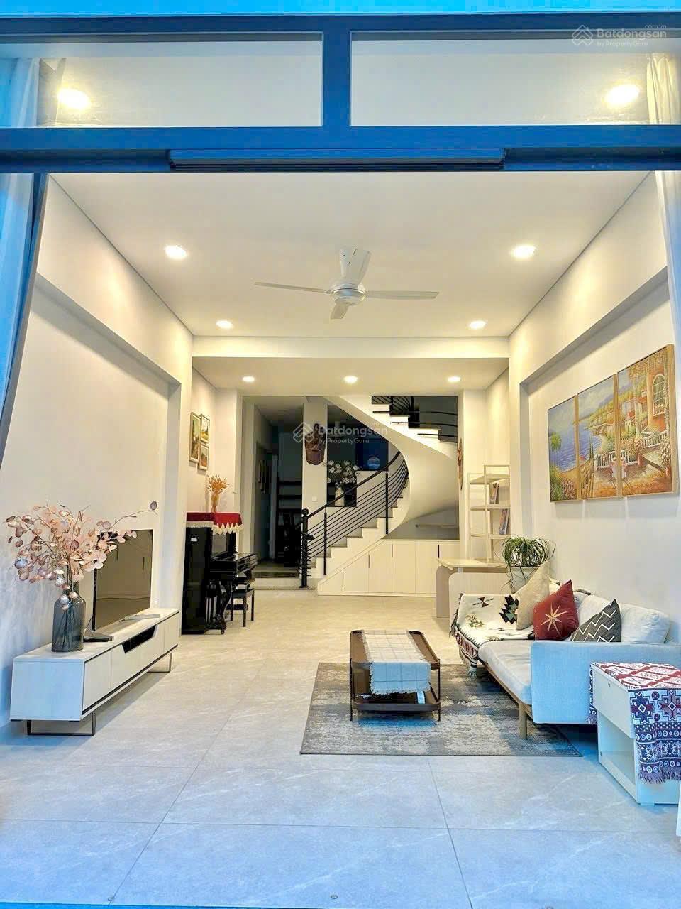 Nhà Phú Nhuận 64m² giá 3.35 tỷ - Sổ hồng riêng chính chủ, cho thuê ngay!