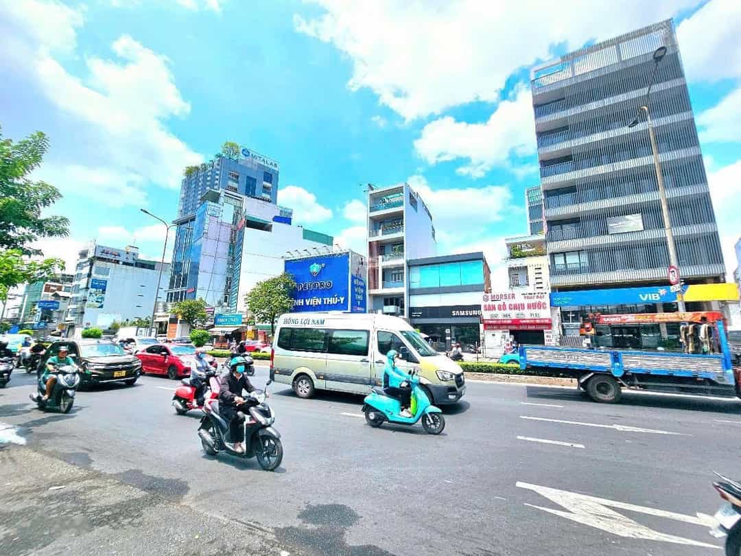 Bán nhà mặt tiền Nguyễn Thị Minh Khai, Q1, 130m² - Vị trí đắc địa, giá 43 tỷ!