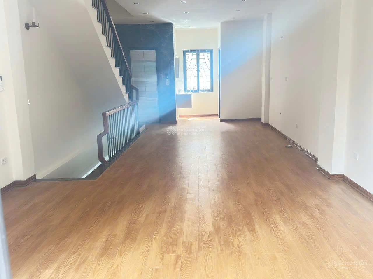 Cho thuê nhà riêng tại Đường Vũ Văn Cẩn, Hà Đông 60m² - Có thang máy, sẵn sàng làm văn phòng!