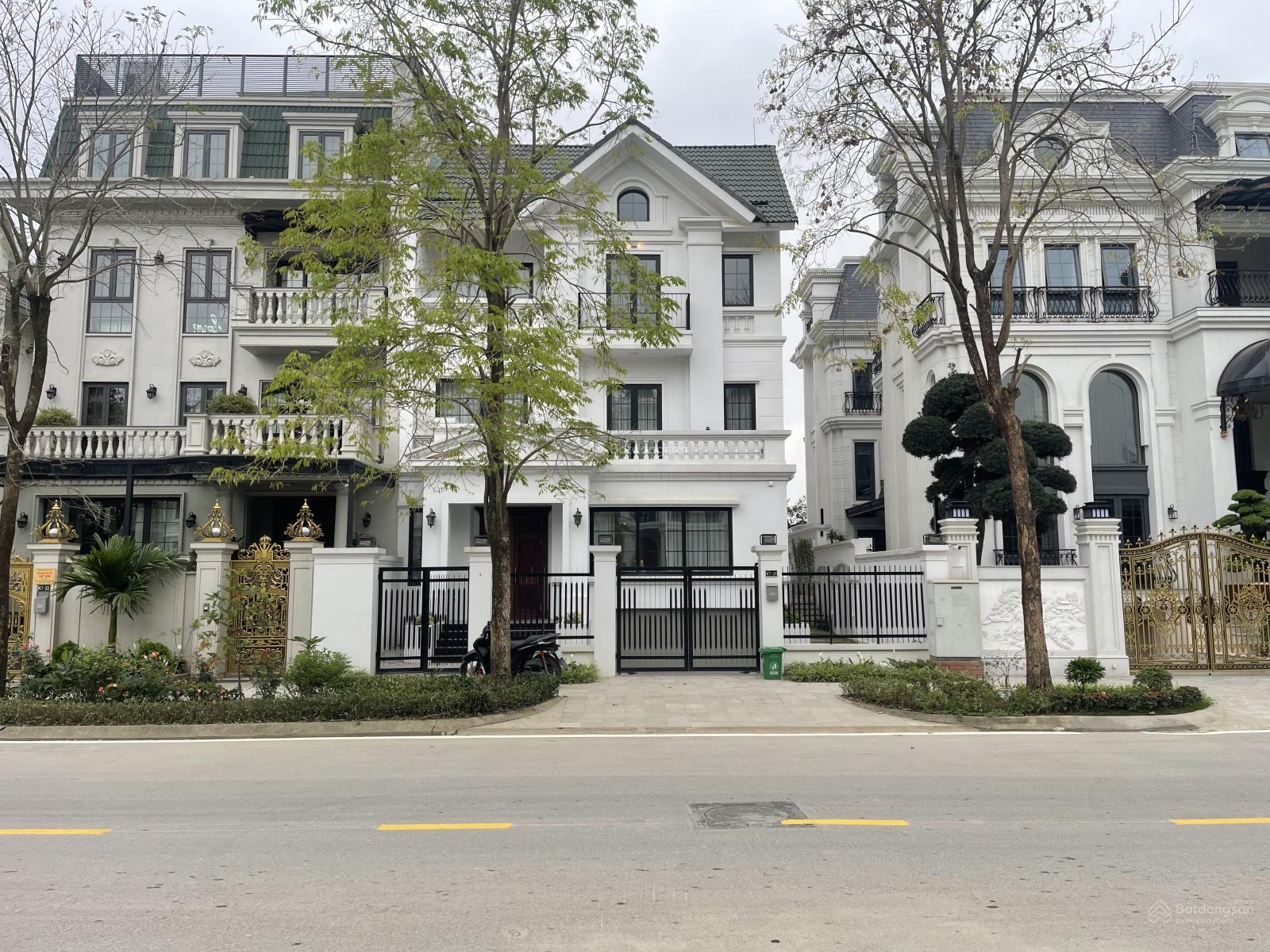 Bán biệt thự Ciputra 330m² giá 168.3 tỷ - Vị trí đắc địa, công viên 65ha