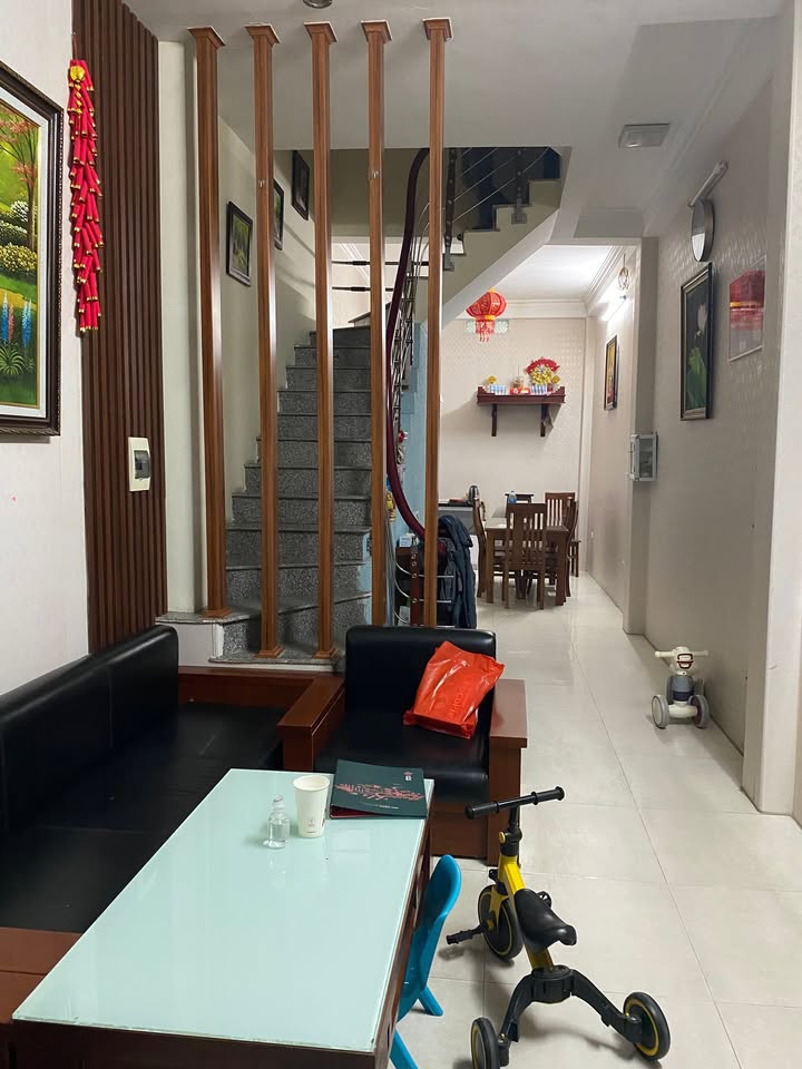 Nhà nguyên căn 3 tầng tại Vĩnh Hưng, 3 phòng ngủ - Chính chủ cho thuê!