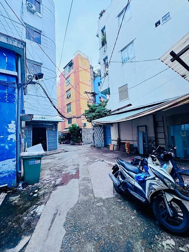 Nhà đẹp Phú Nhuận 38m² giá 6 tỷ - Sát mặt tiền Huỳnh Văn Bánh!