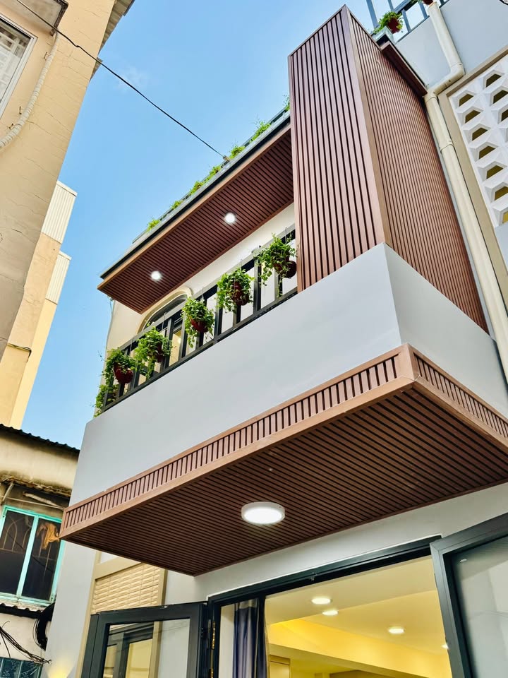 Nhà đẹp Bình Thạnh 42m² giá 6.25 tỷ - Giáp Quận 1, sẵn sàng vào ở!