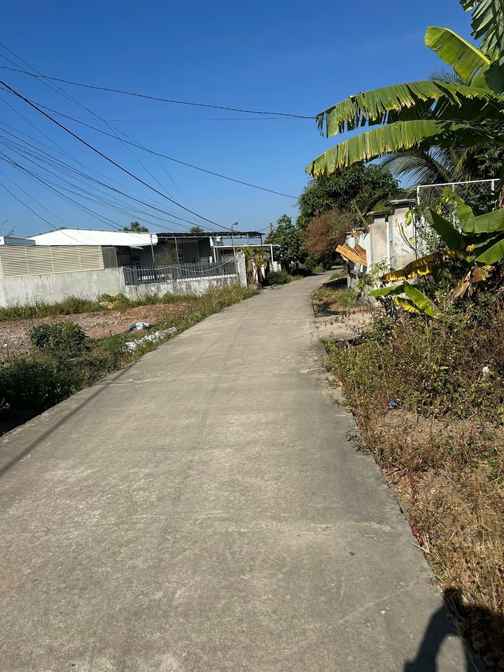 Đất thổ cư 330m² mặt tiền đường Trần Quốc Hoàn - Giá chỉ 800 triệu!