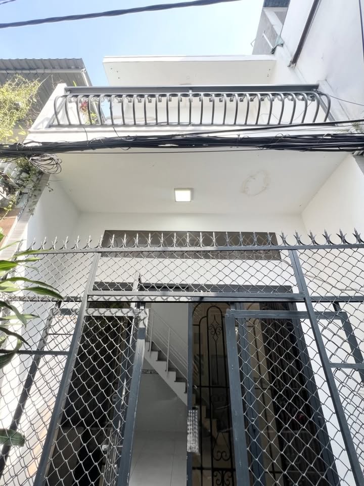 Nhà phố Gò Vấp 22m² giá 3.2 tỷ - Hẻm xe hơi đỗ cửa, hoàn công đủ!