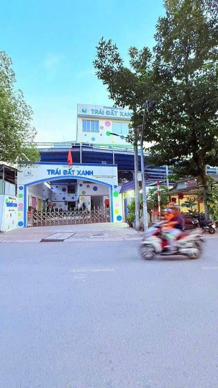 Nhà phố Dĩ An 120m² giá 7 tỷ - Vị trí đắc địa gần trường học!