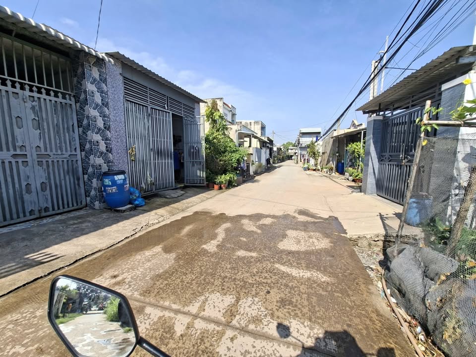 Nhà phố Tân Thạnh Đông, Củ Chi 160m² giá 3 tỷ - Sổ hồng riêng, chính chủ!