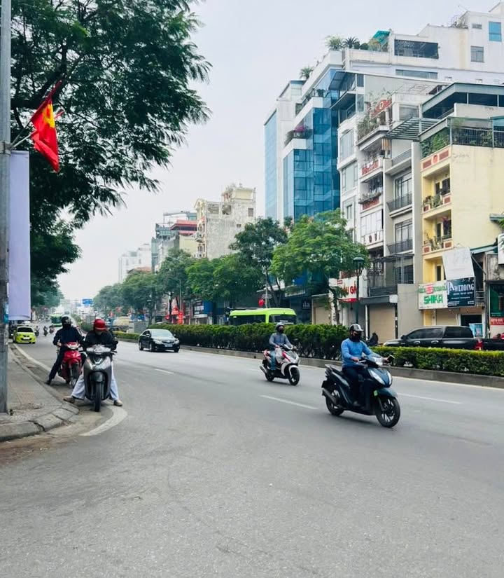 Bán nhà mặt phố Bồ Đề, 42m² giá 15.6 tỷ - Đầu tư sinh lời ngay!