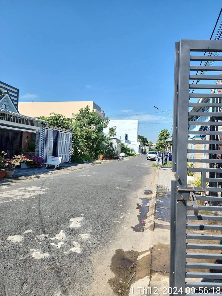 Nhà 3 phòng ngủ Lê Hồng Phong, 115m², giá chỉ 1.8 tỷ - Sẵn sàng vào ở!