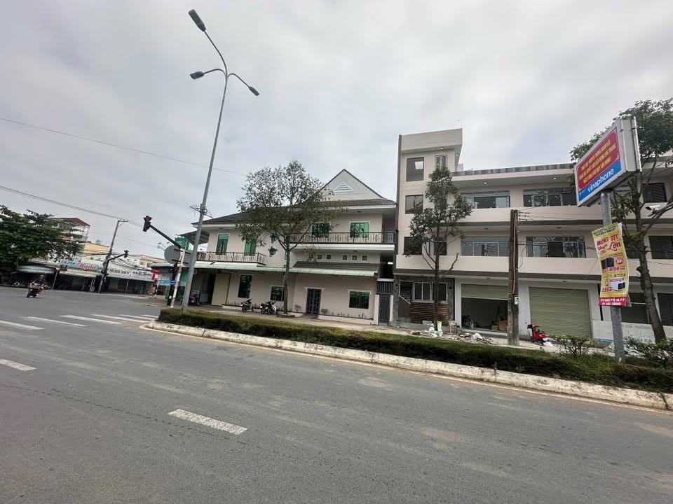 Nhà phố cho thuê mặt tiền đường Nguyễn Văn Linh 30 triệu - Kinh doanh sầm uất!