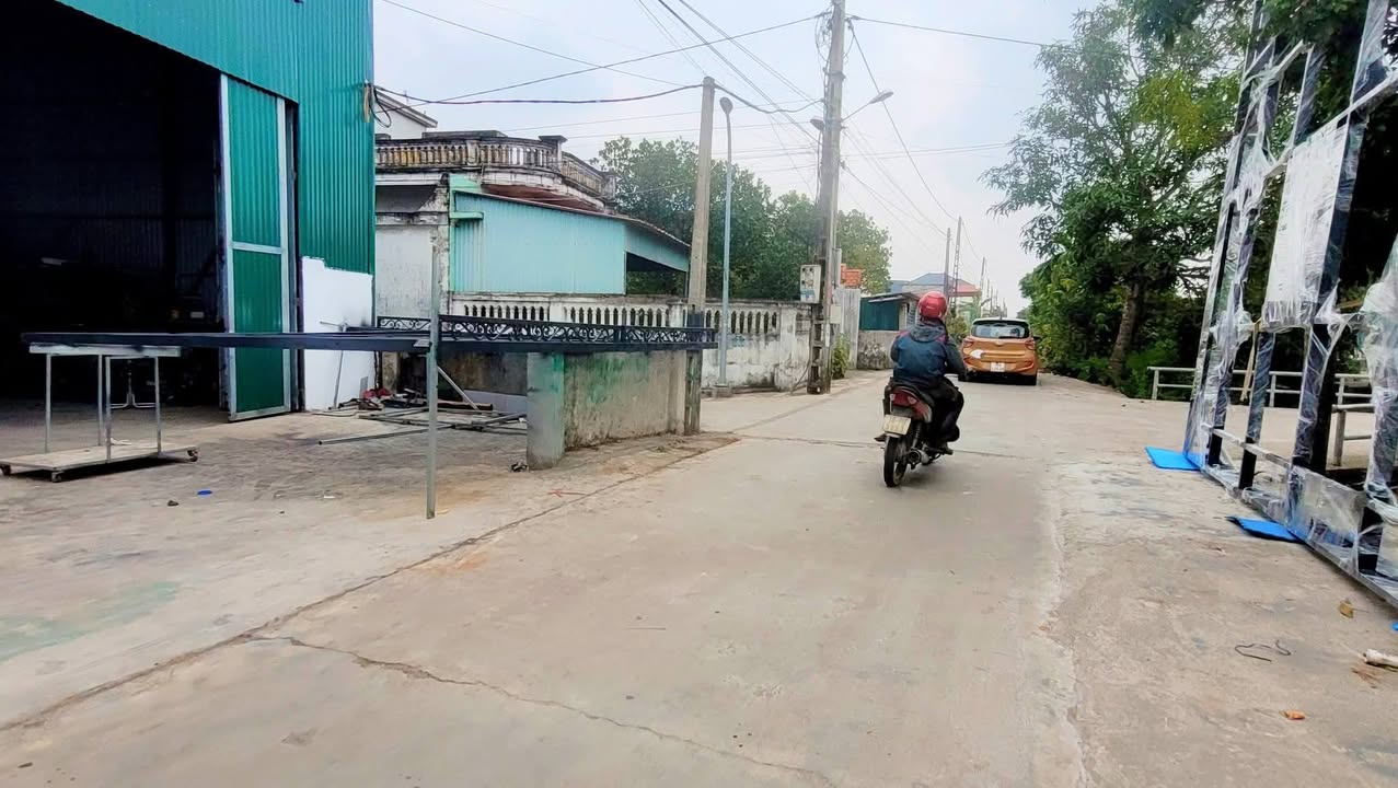 Nhà mặt tiền Xuân Ninh 489m² giá 3.1 tỷ - Diện tích rộng, thiết kế hiện đại!