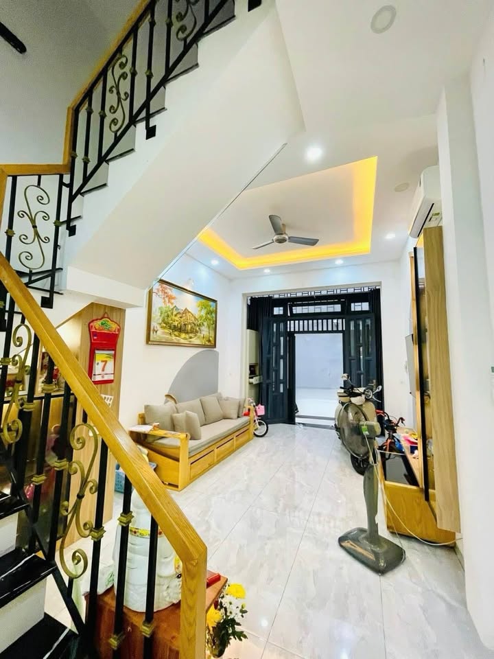 Nhà 4 Tầng Phan Đăng Lưu, Quận Phú Nhuận, 50m² - Giá 9.8 Tỷ, Sẵn Sàng Vào Ở!