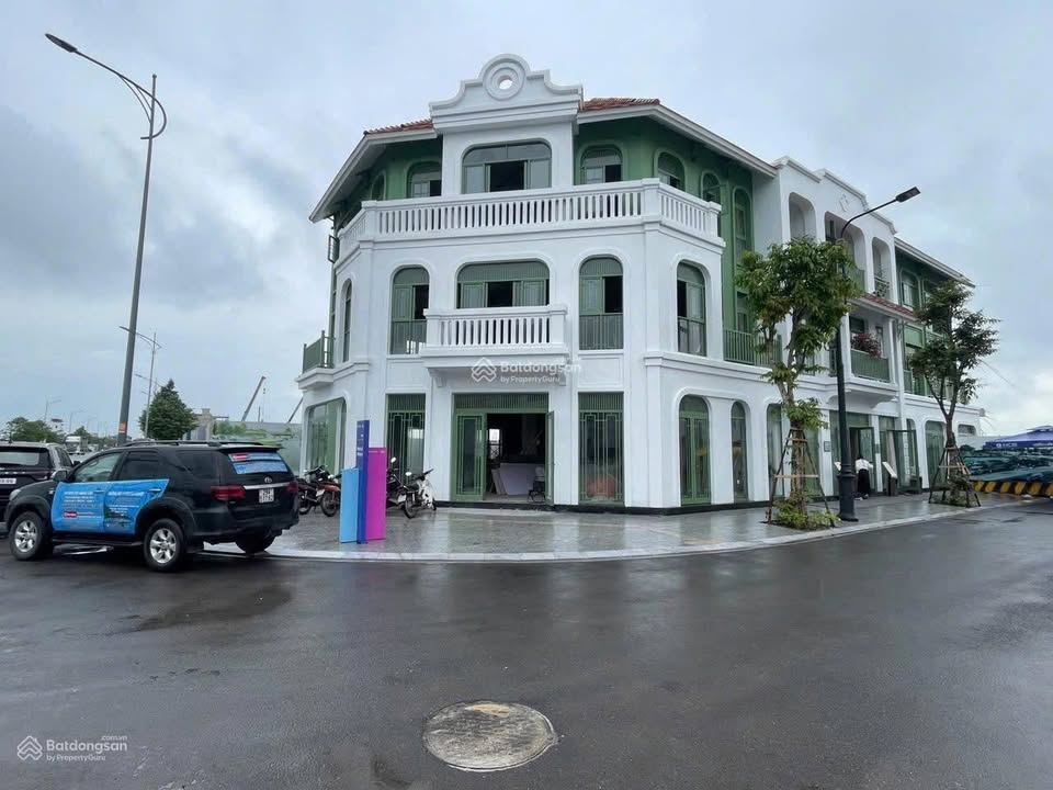 Townhouse Sun Urban City Hà Nam 100m² giá 9.8 tỷ - Đối diện công viên nước Sunworld!