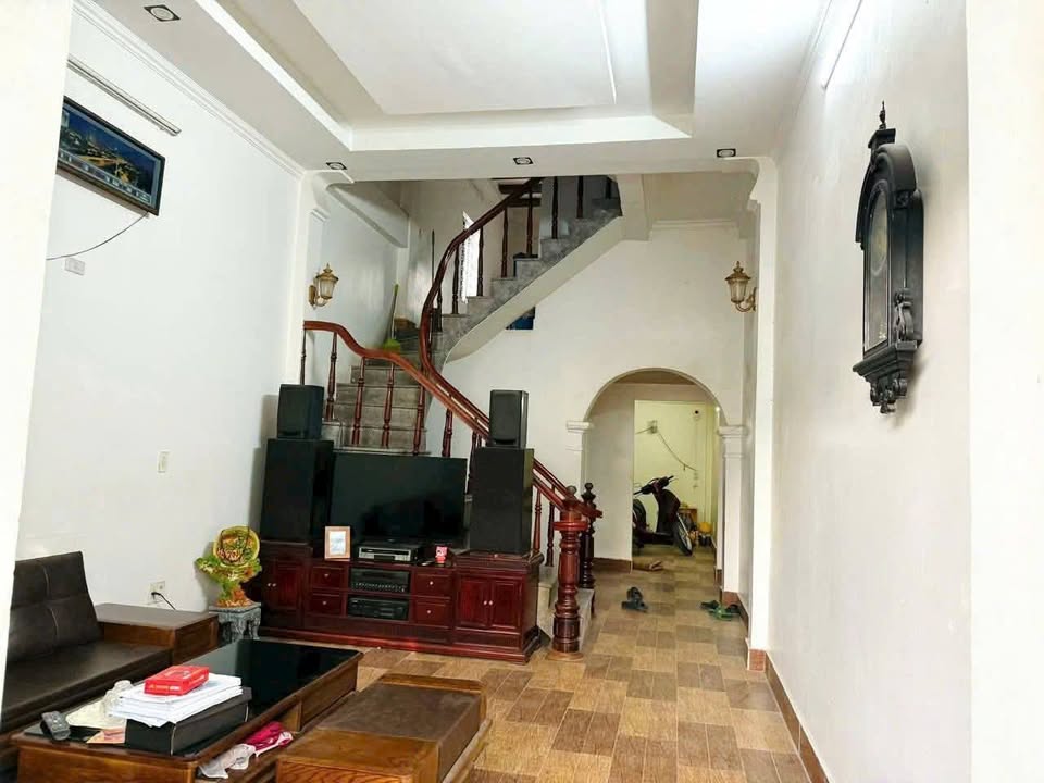 Nhà cho thuê 3 tầng đường Hoàng Diệu - Full nội thất chỉ việc vào ở!