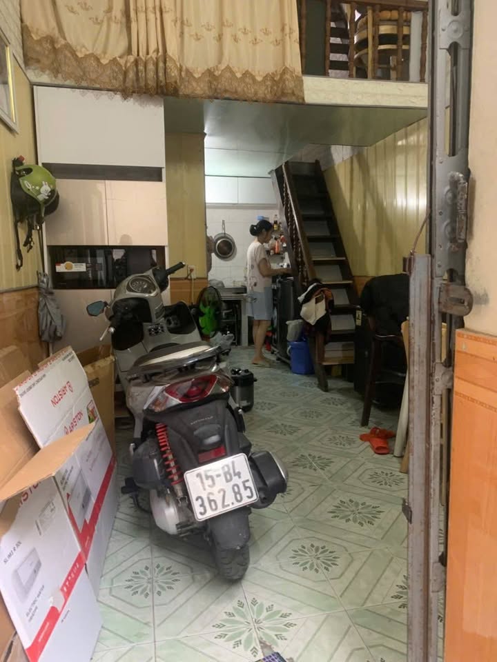 Nhà 2,5 tầng Ngõ Lạch Tray, Hải Phòng 20m² giá 1.65 tỷ - Vị trí siêu đẹp!