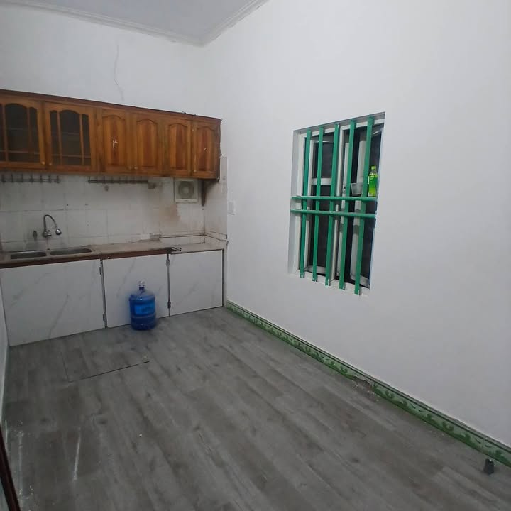 Nhà cấp 4 ngõ 10 Cao Xanh 90m² giá 1.65 tỷ - Sẵn sàng đón Tết!