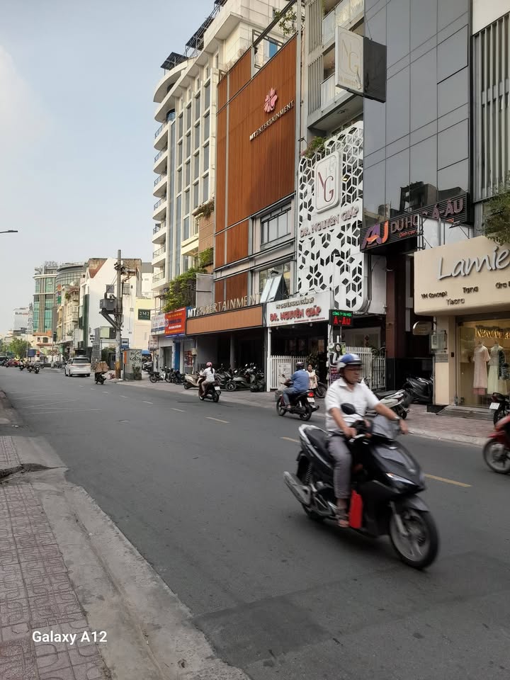 Nhà đẹp 4 tầng Trường Chinh, Tân Bình 70m² giá 9.7 tỷ - Sẵn sàng vào ở ngay!