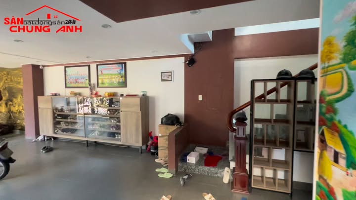 Bán nhà liền kề 5 tầng Hồng Gai Quảng Ninh 90m² giá 8 tỷ - Thiết kế hiện đại và nội thất sang trọng!