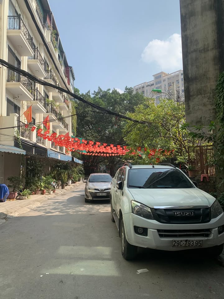 Nhà đẹp Ngọc Thụy 34m² giá 9 tỷ - Ô tô đỗ cửa, gần chợ và trường học!