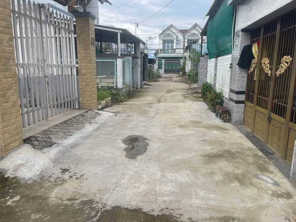 Nhà 1 Trệt 2 Lầu Khu Dân Cư Trường Giang Vĩnh Long 84m² giá 2,7 tỷ - Chính chủ bán gấp!