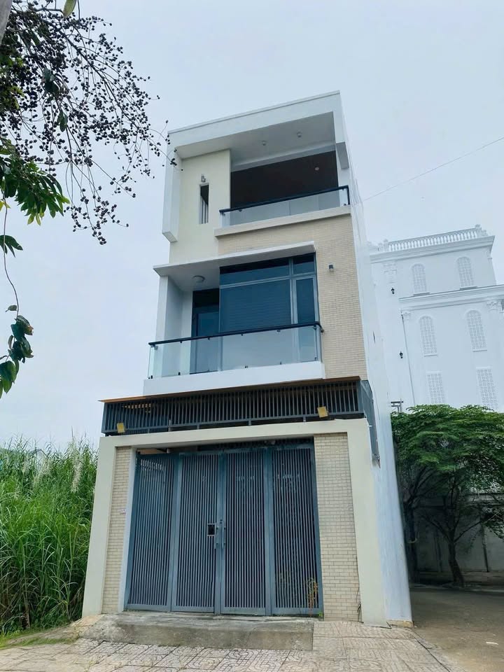 Nhà 2 lầu mặt tiền đường số 8 - 100m² giá 6 tỷ - Chính chủ thương lượng!