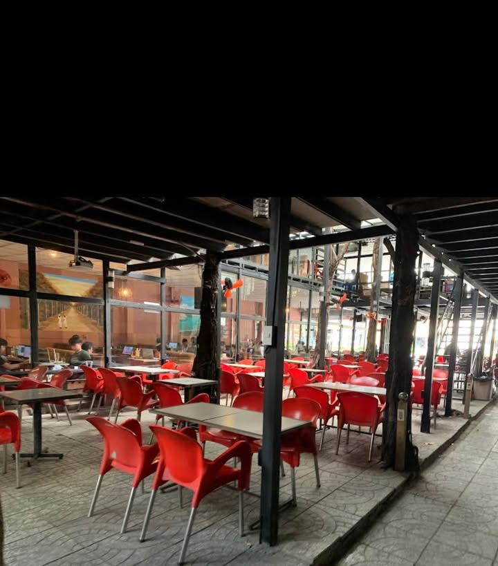 Sang quán cà phê lớn mặt tiền 3/2, 800m² - Địa điểm vàng gần ĐH Cần Thơ