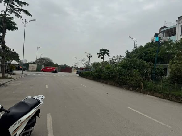 Biệt thự thô Văn Phú 700m² giá 100 tỷ - Quỹ đất lớn hiếm có!