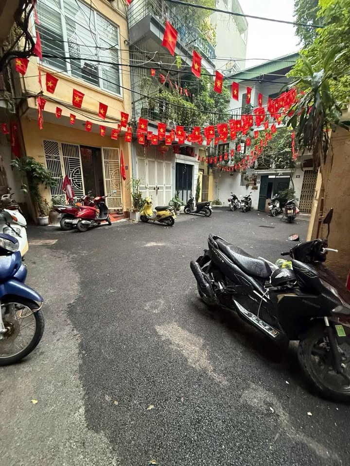 Nhà phố Hoàng Hoa Thám, Ba Đình 26m² giá 8 tỷ - Nhà còn mới, pháp lý sạch!