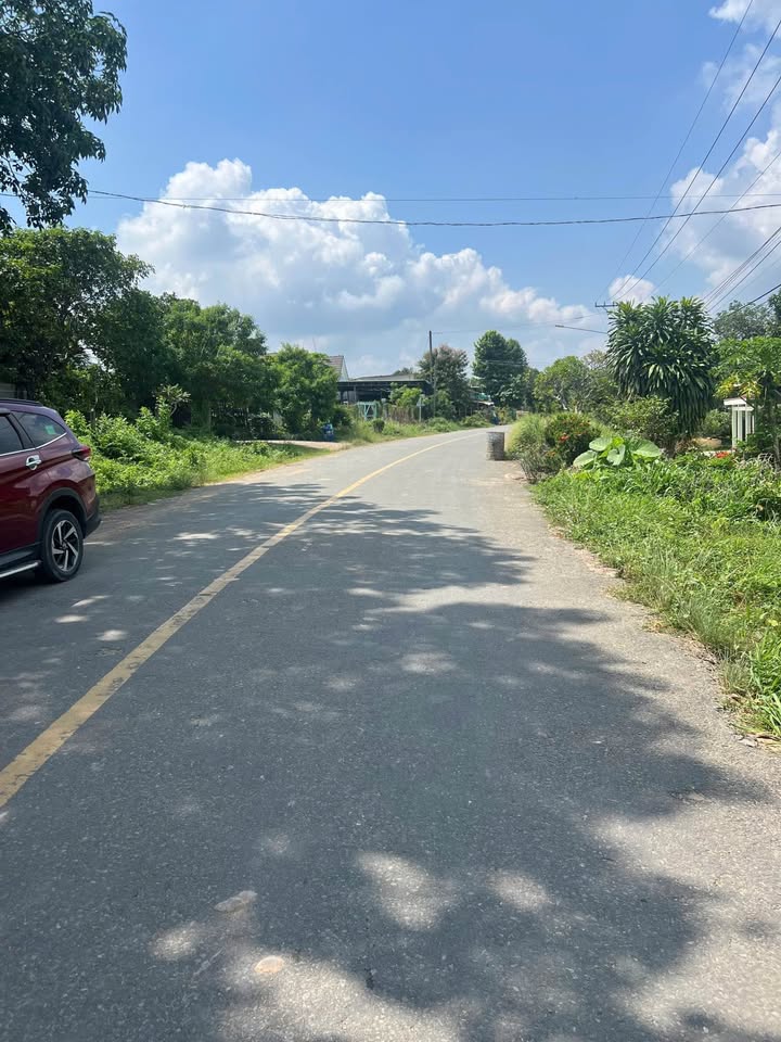 Đất thổ cư Bến Cát 438m² giá 2.5 tỷ - Mặt tiền đường lớn thuận lợi!