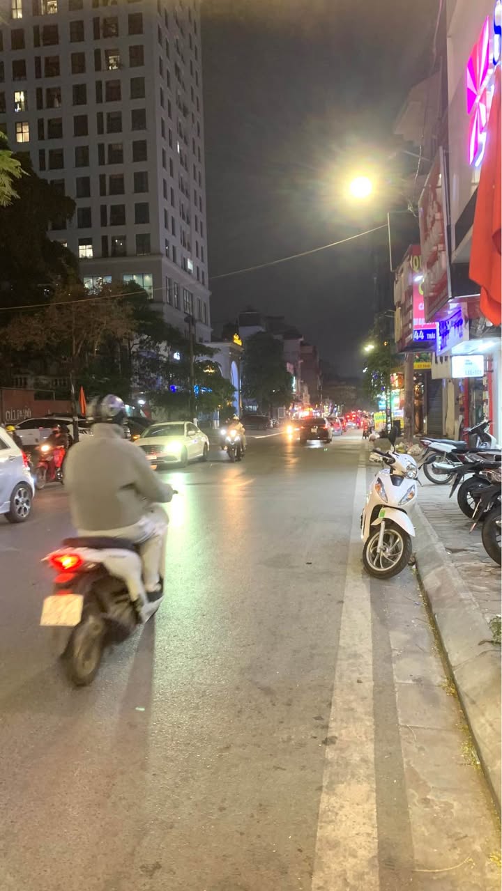 Nhà mặt phố Thái Thịnh 30m² giá 20.6 tỷ - Kinh doanh đỉnh cao!