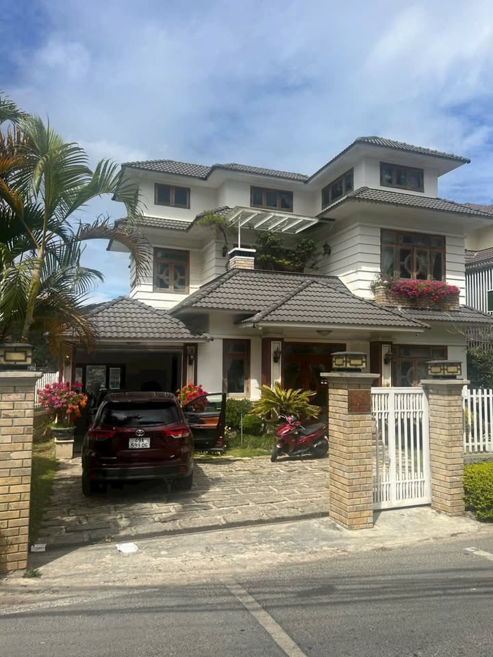 Biệt thự Đà Lạt 287m² giá 37.5 tỷ - View đẹp, chính chủ bán gấp!