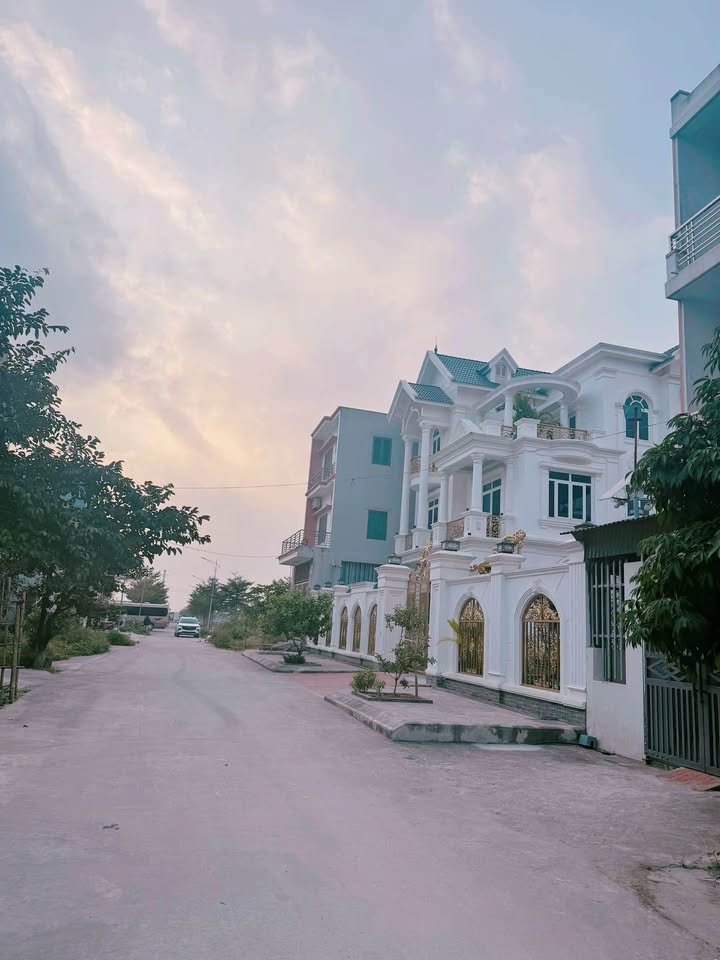 Đất nền Tiên Nội, Duy Tiên, Hà Nam 100m² giá 5 tỷ - Đầu tư lý tưởng cho tương lai!