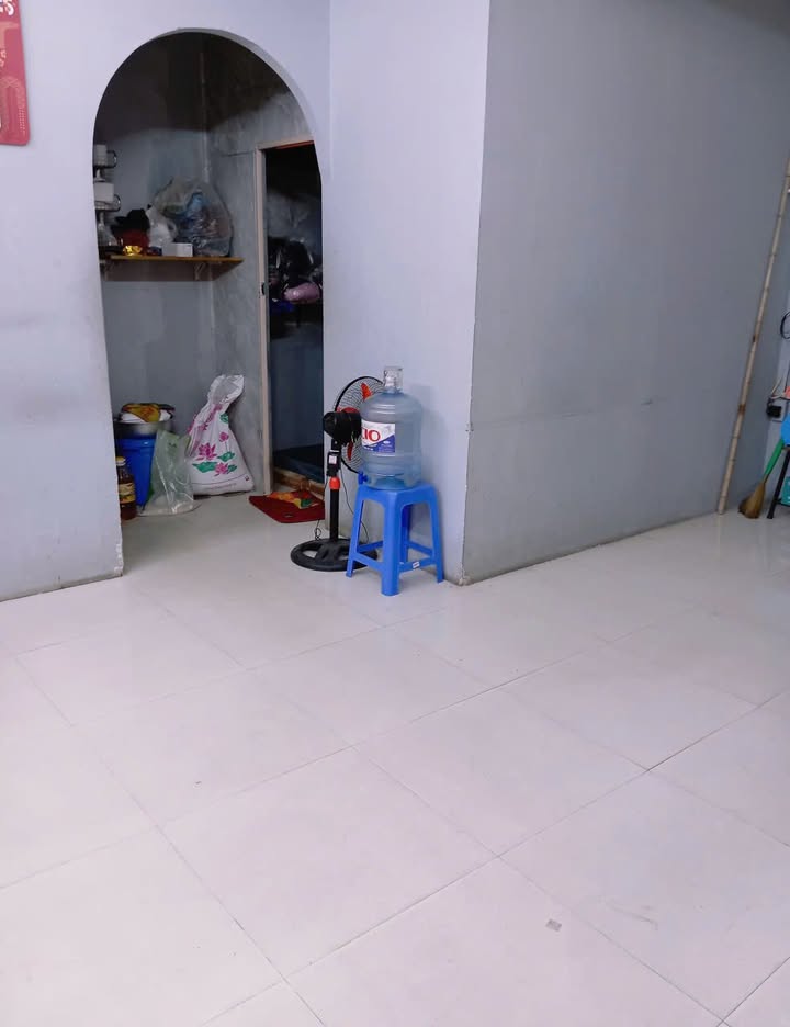 Mặt bằng kinh doanh 40,6m² tại Nghĩa Tân Cầu Giấy giá 9,9 triệu - Vị trí đắc địa cho mọi ngành nghề!