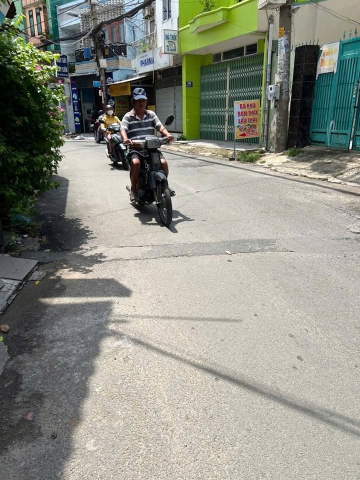 Nhà bán Gò Vấp 105m² giá 7 tỷ - Tiện xây mới ngay mặt tiền Lê Đức Thọ!