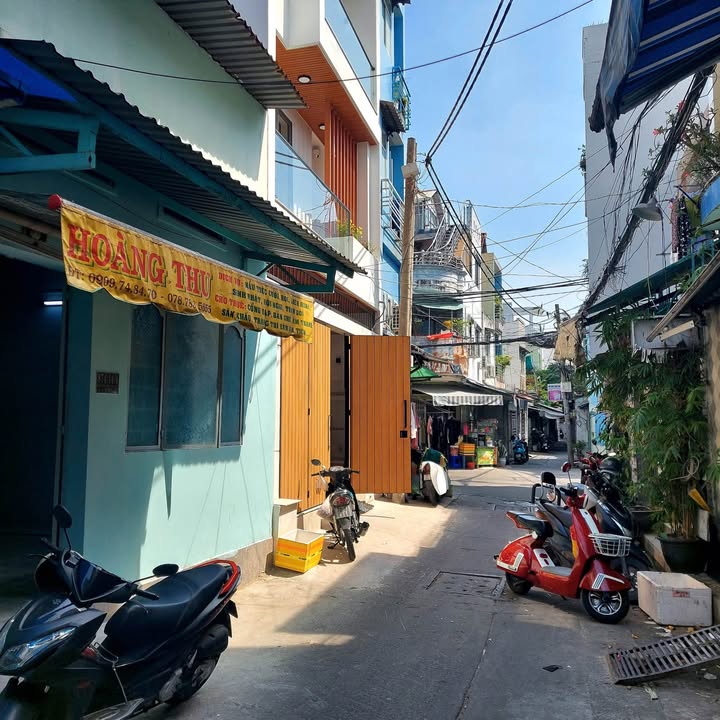 Nhà nguyên căn quận 4 - Diện tích 65m² giá chỉ 11 triệu - Kinh doanh tốt!