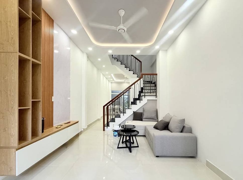 Nhà riêng quận 7 100m² giá 6 tỷ - Ô tô đỗ cửa, 4 phòng ngủ thoáng mát!