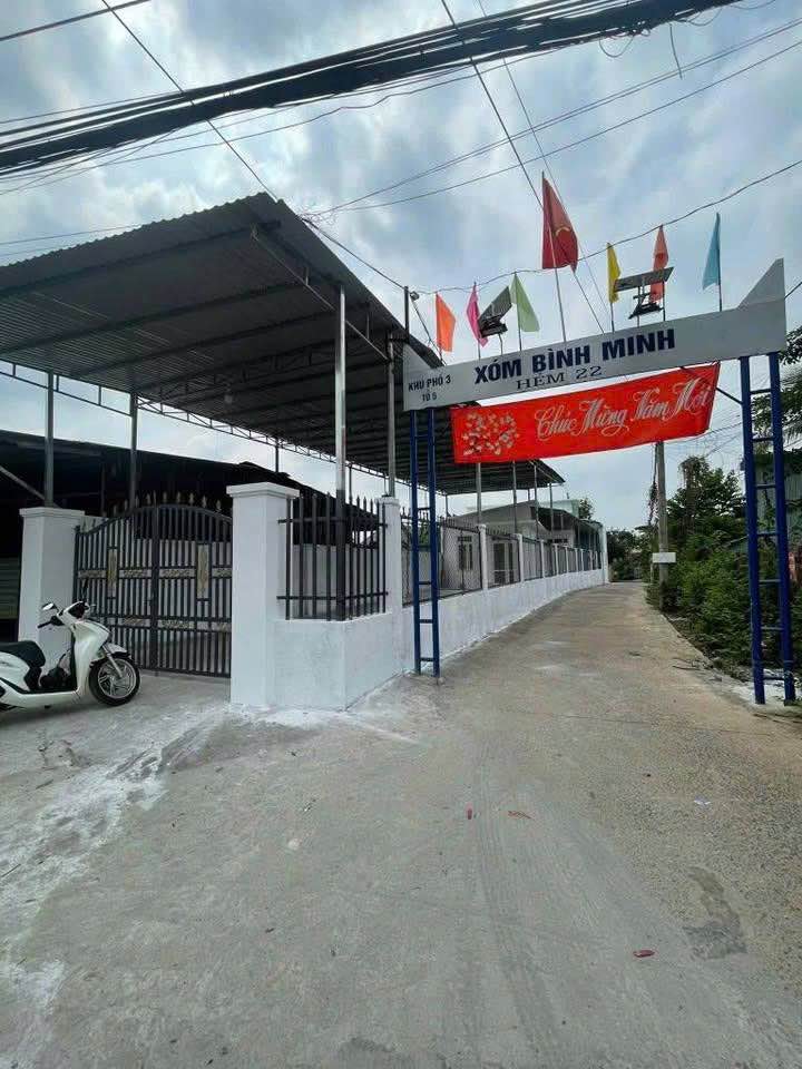 Bán nhà 2 mặt tiền đường nhựa Tân Đồng Đồng Xoài 220m² - Nhà mới 100%, giá chỉ 2.5 tỷ!