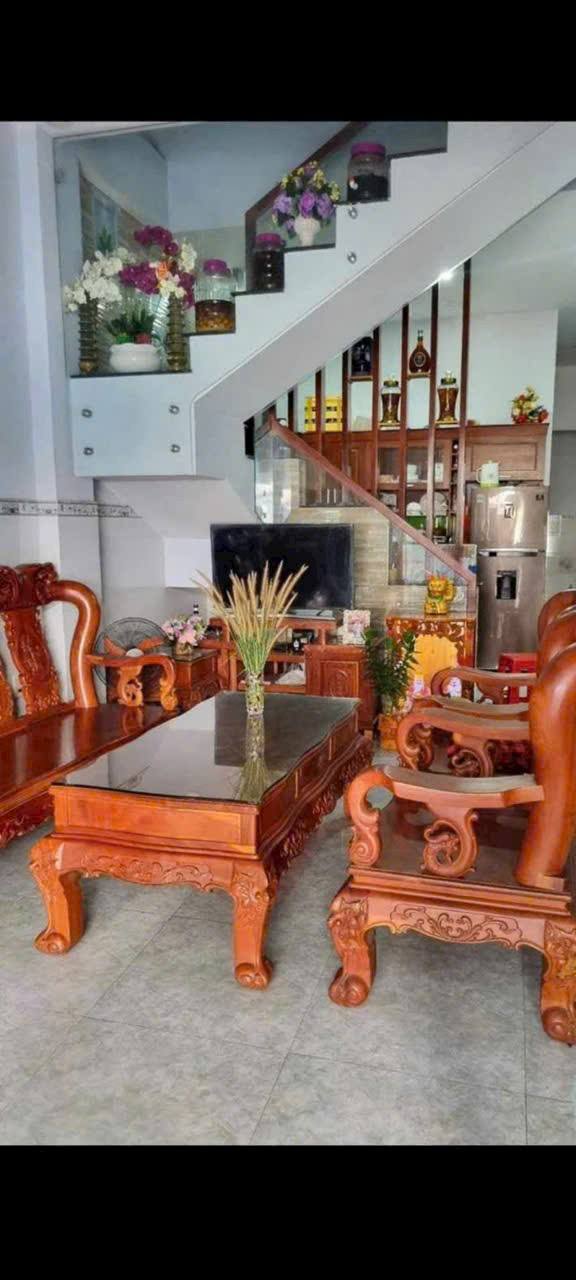 Nhà 1 trệt 2 lầu tại Ấp 7 Xuân Thới Thượng 60m² giá 2.35 tỷ - Sổ đỏ chính chủ, tiện nghi đầy đủ!