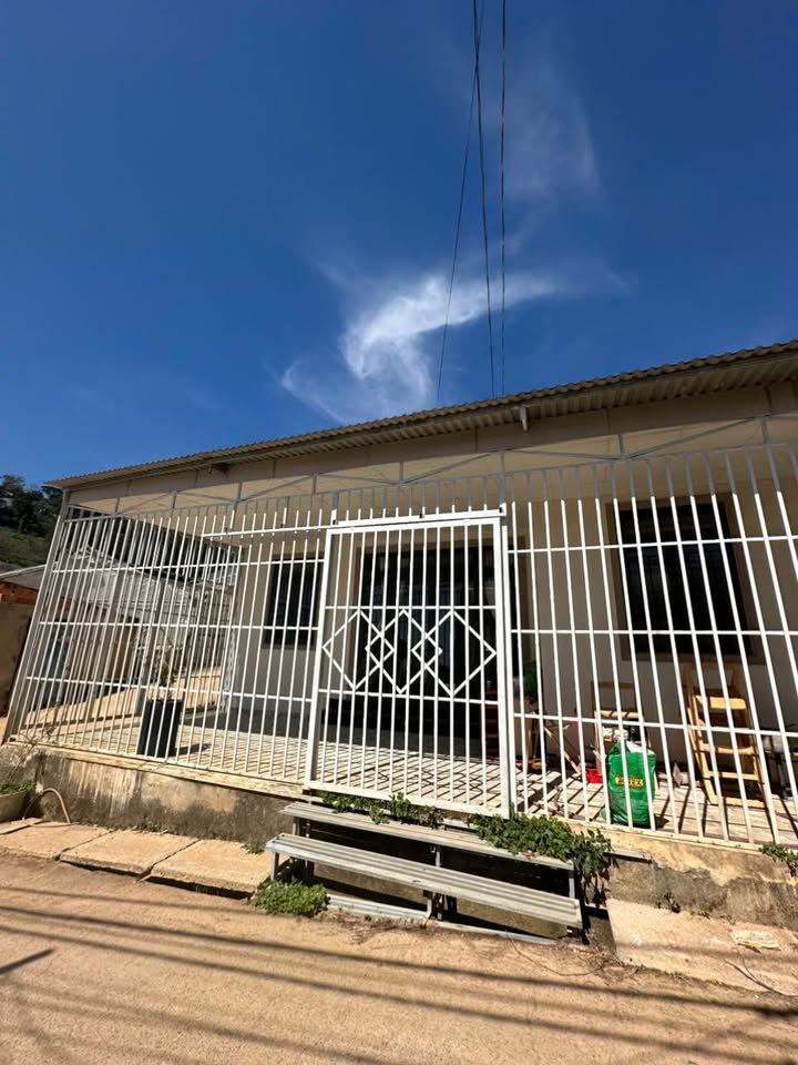 Nhà Hùng Vương Đà Lạt 98m² giá 2.2 tỷ - Sân ô tô đậu thoải mái!