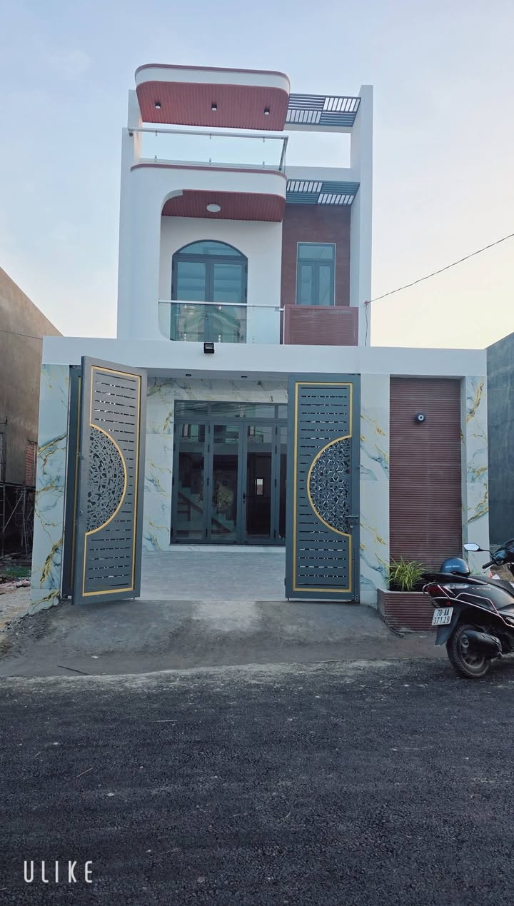 Nhà bán Củ Chi 135m² giá 3.3 tỷ - Hoàn công 100%, sổ hồng chính chủ!